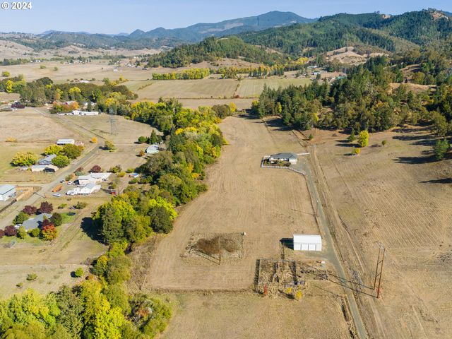 18235 DIXONVILLE Rd, Roseburg, OR 97470