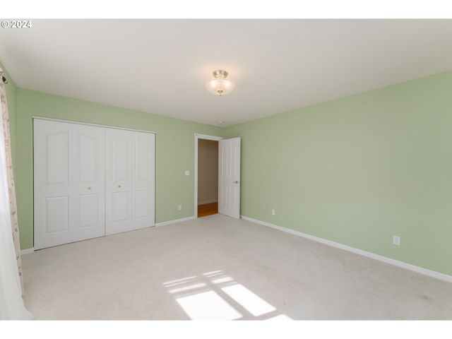 18235 DIXONVILLE Rd, Roseburg, OR 97470