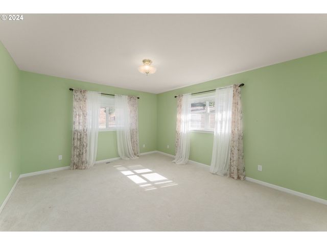 18235 DIXONVILLE Rd, Roseburg, OR 97470