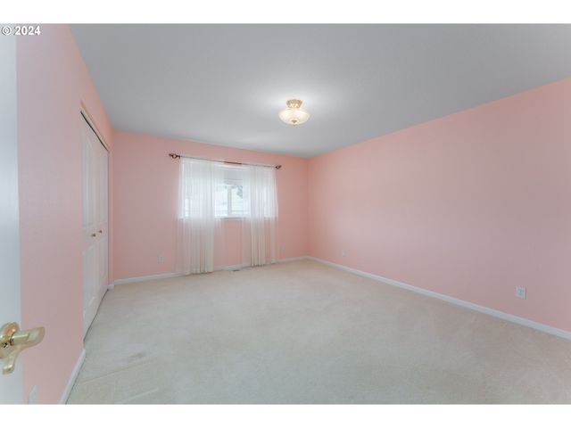 18235 DIXONVILLE Rd, Roseburg, OR 97470