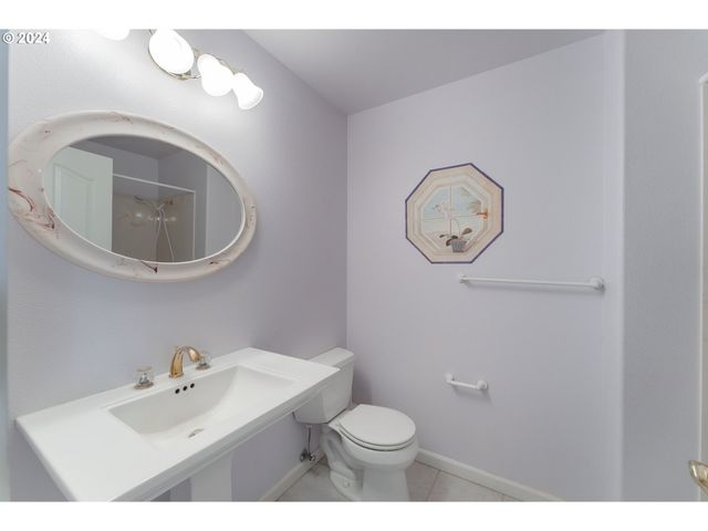 18235 DIXONVILLE Rd, Roseburg, OR 97470