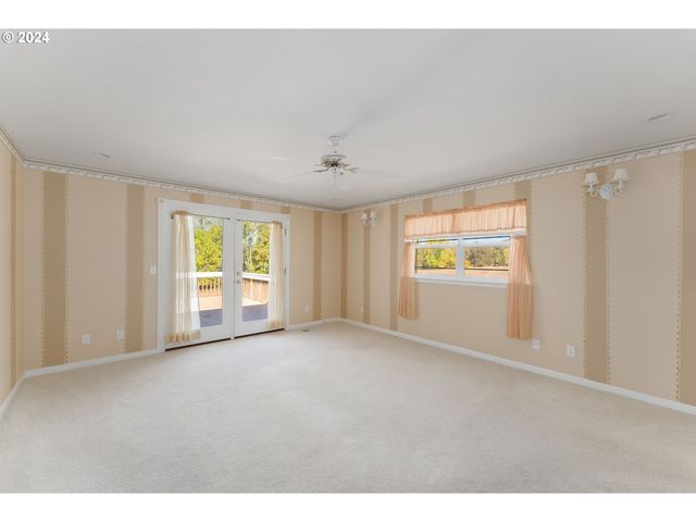 18235 DIXONVILLE Rd, Roseburg, OR 97470