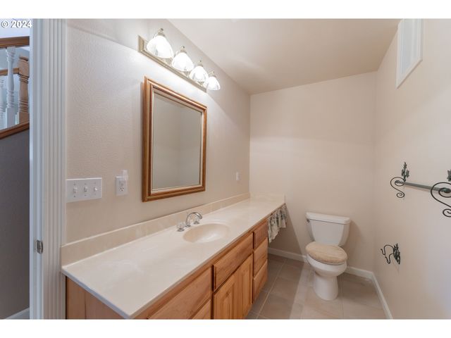 18235 DIXONVILLE Rd, Roseburg, OR 97470