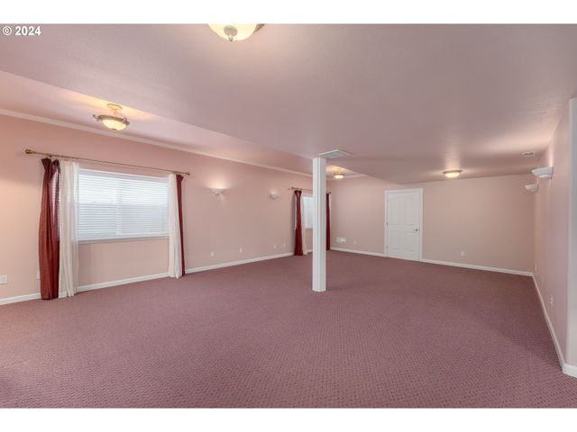 18235 DIXONVILLE Rd, Roseburg, OR 97470