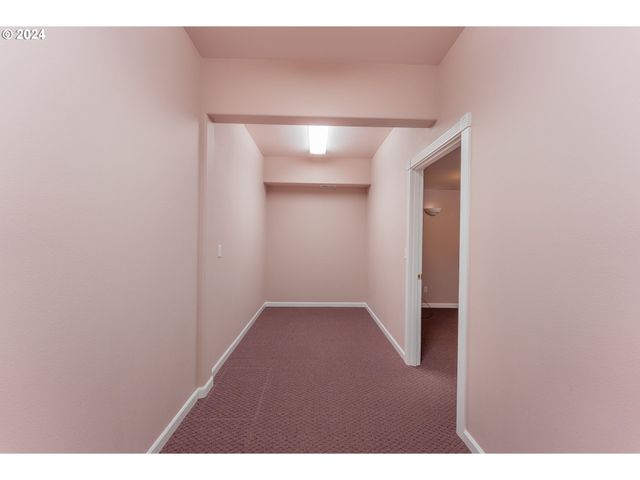 18235 DIXONVILLE Rd, Roseburg, OR 97470