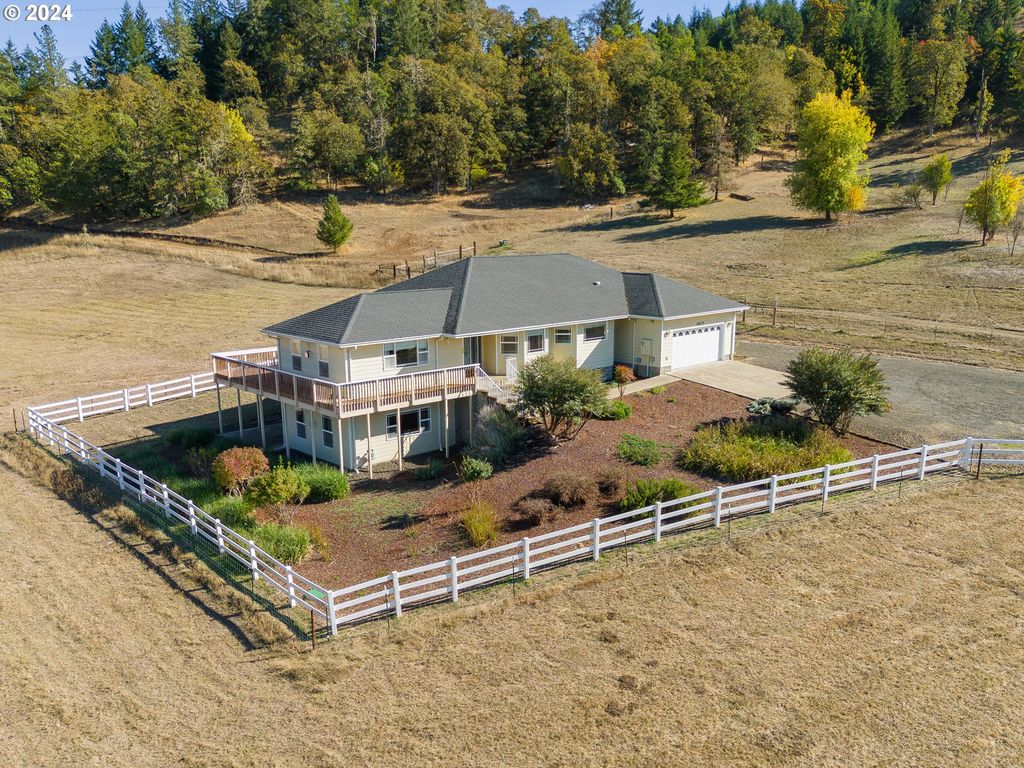 18235 DIXONVILLE Rd, Roseburg, OR 97470