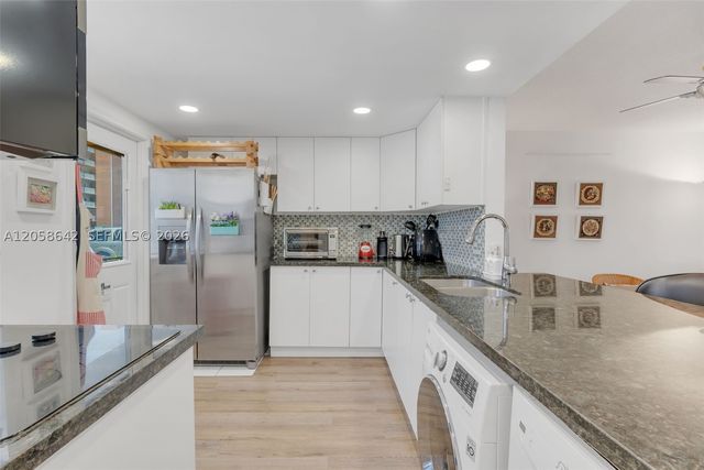 233 NE 14th Ave 108, Hallandale Beach, FL 33009