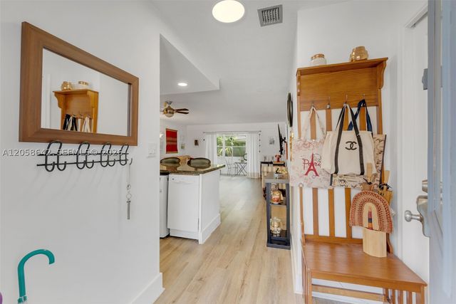 233 NE 14th Ave 108, Hallandale Beach, FL 33009