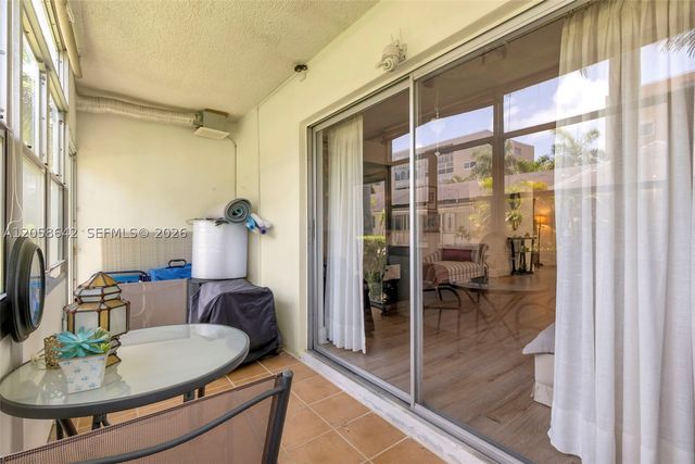 233 NE 14th Ave 108, Hallandale Beach, FL 33009