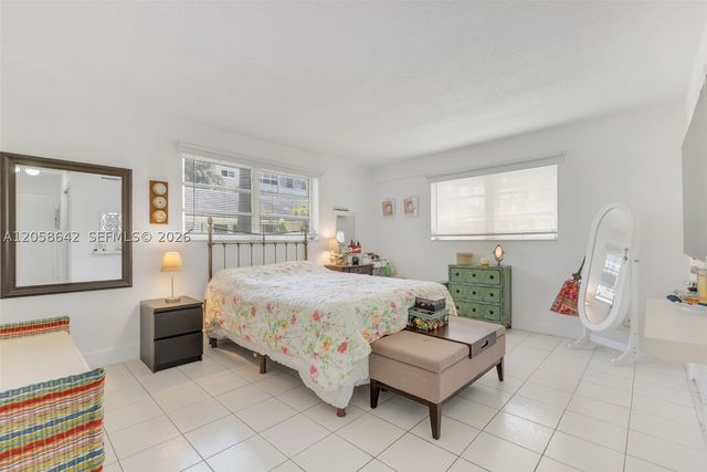 233 NE 14th Ave 108, Hallandale Beach, FL 33009