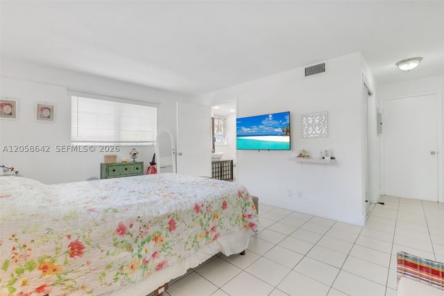 233 NE 14th Ave 108, Hallandale Beach, FL 33009
