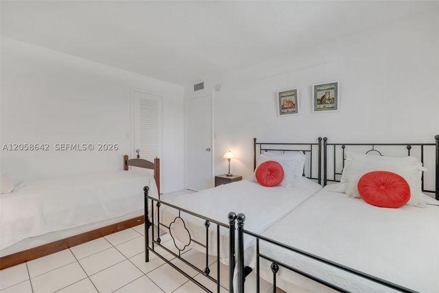 233 NE 14th Ave 108, Hallandale Beach, FL 33009