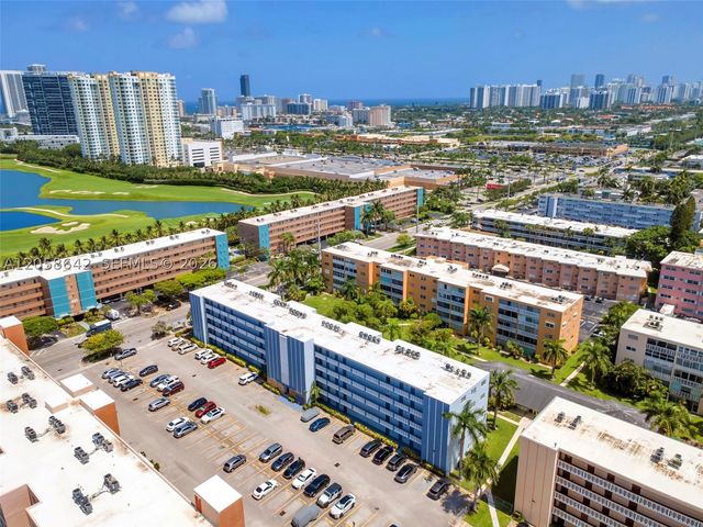 233 NE 14th Ave 108, Hallandale Beach, FL 33009