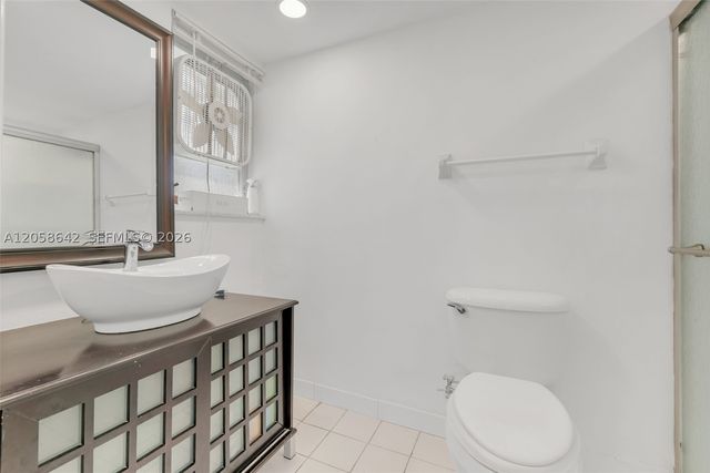 233 NE 14th Ave 108, Hallandale Beach, FL 33009