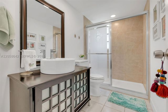 233 NE 14th Ave 108, Hallandale Beach, FL 33009