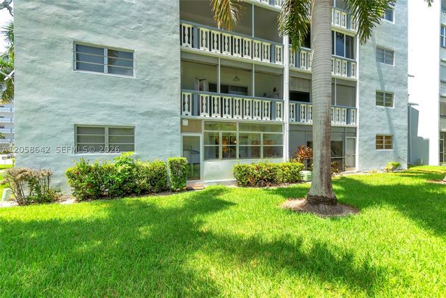 233 NE 14th Ave 108, Hallandale Beach, FL 33009
