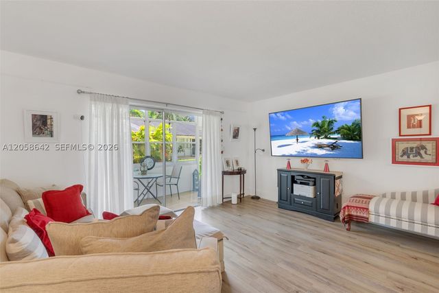 233 NE 14th Ave 108, Hallandale Beach, FL 33009