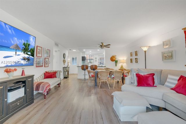 233 NE 14th Ave 108, Hallandale Beach, FL 33009
