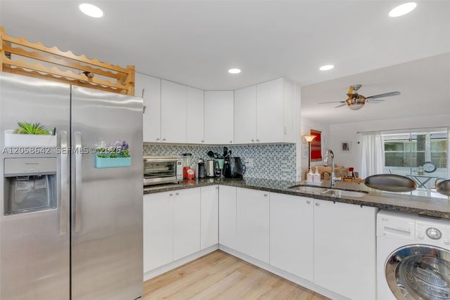 233 NE 14th Ave 108, Hallandale Beach, FL 33009