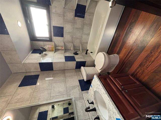 18 Park Avenue, Garfield, NJ 07026