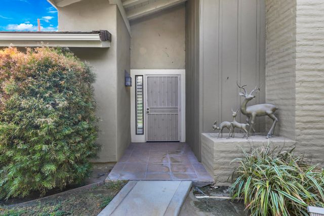 358 Red River Road, Palm Desert, CA 92211