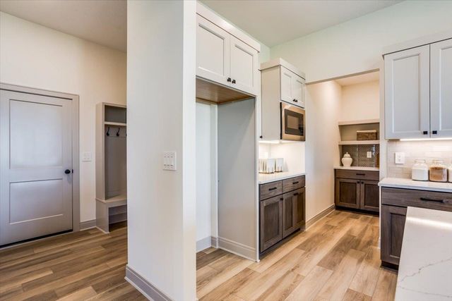 3233 N Pine Grove Cir, Wichita, KS 67205