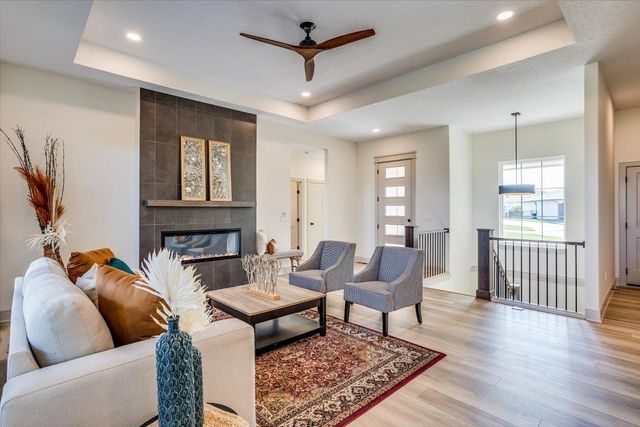 3233 N Pine Grove Cir, Wichita, KS 67205