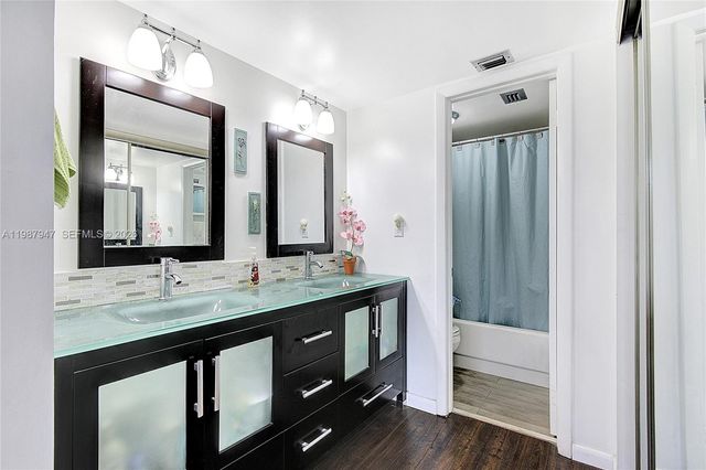 1100 Colony Point Cir 302, Pembroke Pines, FL 33026