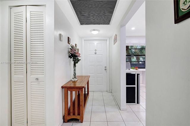 1100 Colony Point Cir 302, Pembroke Pines, FL 33026