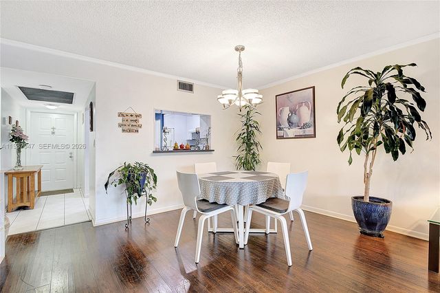 1100 Colony Point Cir 302, Pembroke Pines, FL 33026