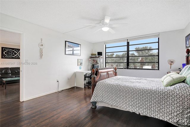 1100 Colony Point Cir 302, Pembroke Pines, FL 33026