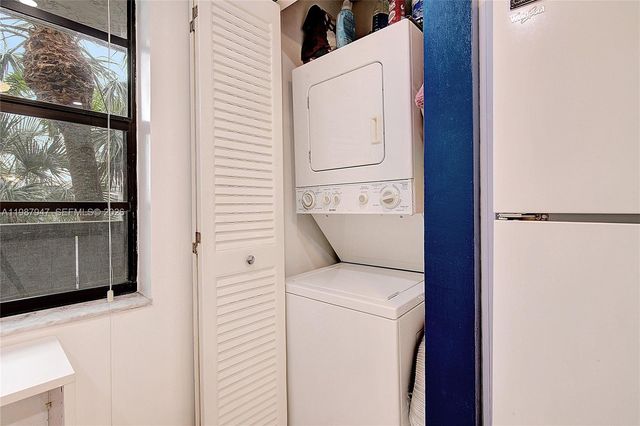 1100 Colony Point Cir 302, Pembroke Pines, FL 33026