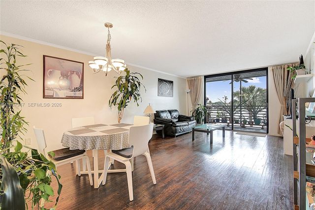 1100 Colony Point Cir 302, Pembroke Pines, FL 33026