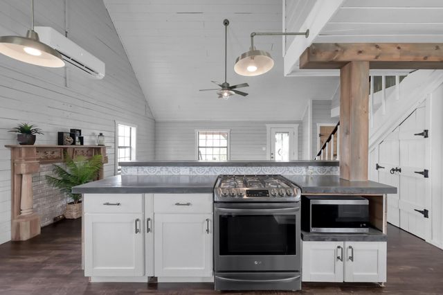 88 Julia Justice Road, Huntsville, TX 77320