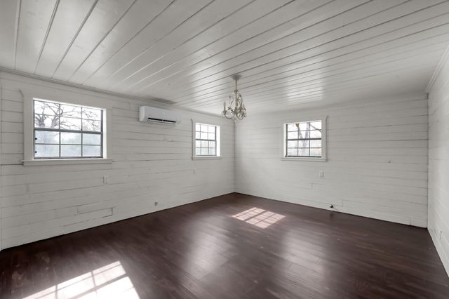 88 Julia Justice Road, Huntsville, TX 77320