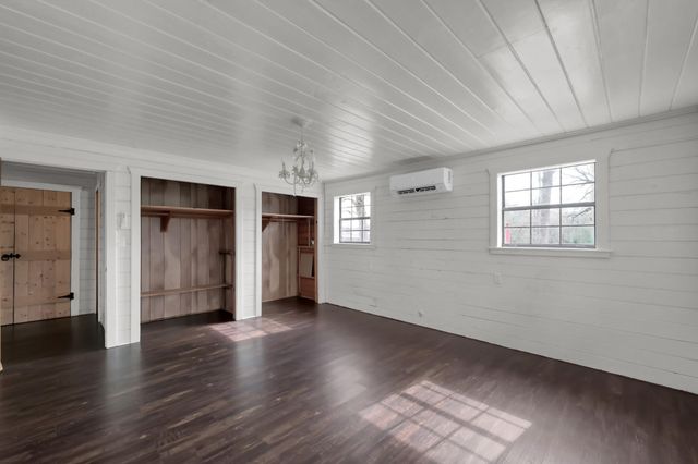 88 Julia Justice Road, Huntsville, TX 77320