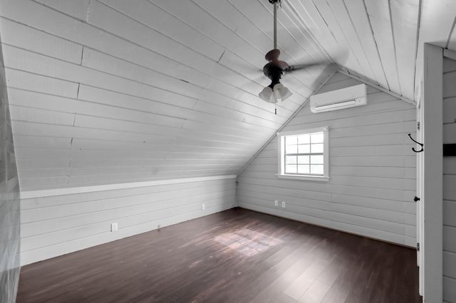 88 Julia Justice Road, Huntsville, TX 77320