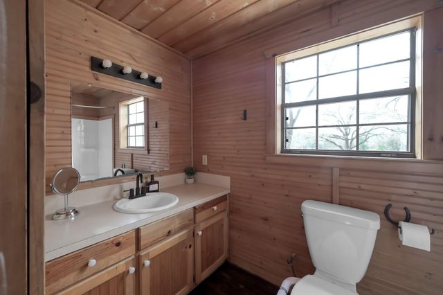 88 Julia Justice Road, Huntsville, TX 77320