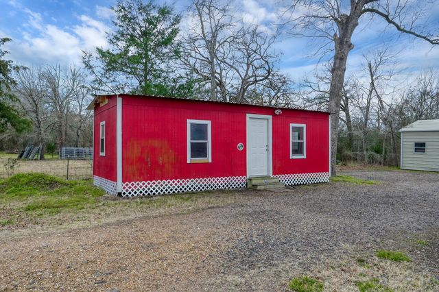 88 Julia Justice Road, Huntsville, TX 77320