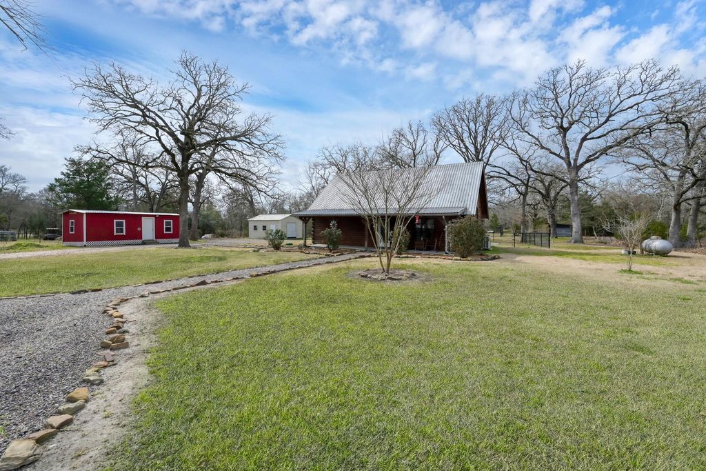 88 Julia Justice Road, Huntsville, TX 77320