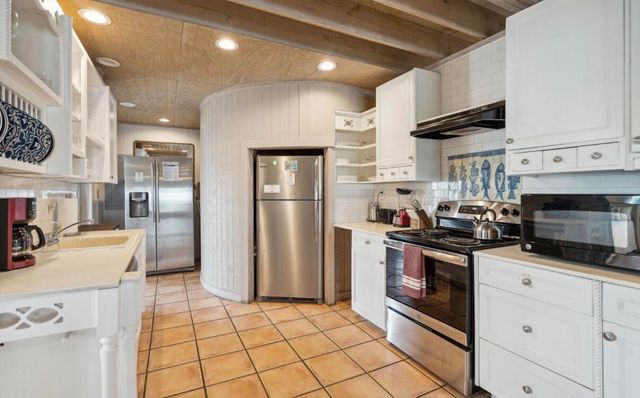 911 E Arctic Avenue, Folly Beach, SC 29439
