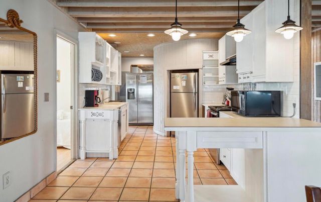 911 E Arctic Avenue, Folly Beach, SC 29439