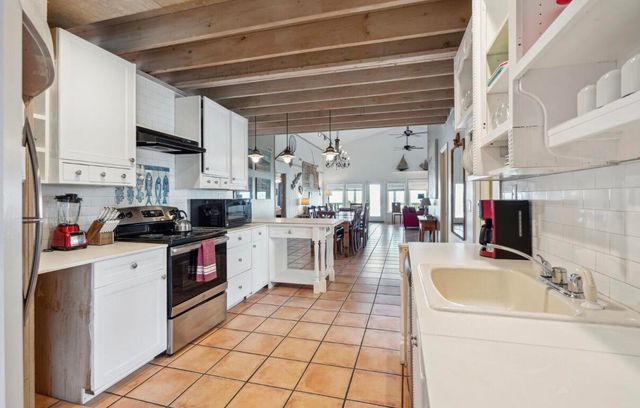 911 E Arctic Avenue, Folly Beach, SC 29439