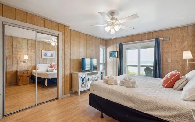 911 E Arctic Avenue, Folly Beach, SC 29439