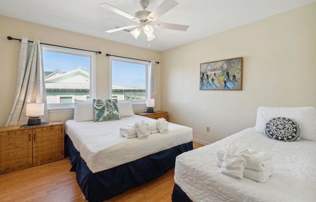 911 E Arctic Avenue, Folly Beach, SC 29439