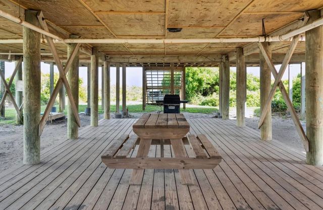 911 E Arctic Avenue, Folly Beach, SC 29439