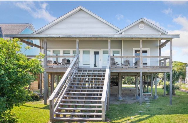 911 E Arctic Avenue, Folly Beach, SC 29439