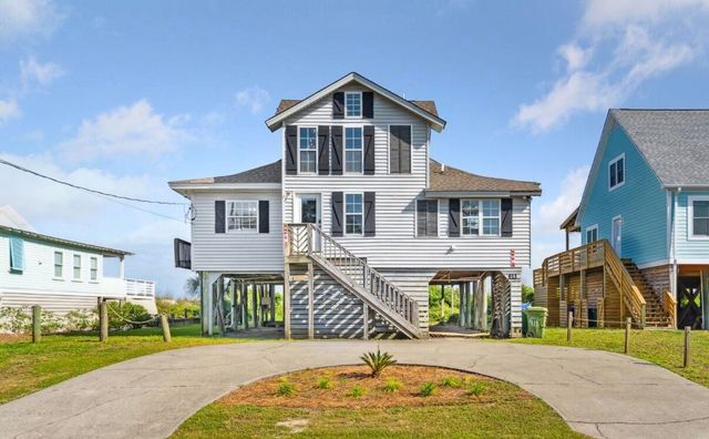 911 E Arctic Avenue, Folly Beach, SC 29439