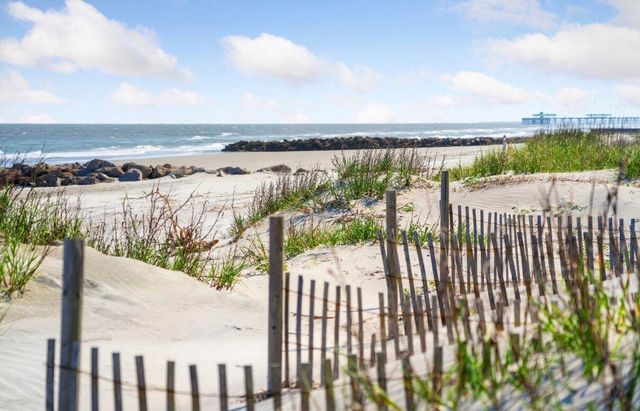 911 E Arctic Avenue, Folly Beach, SC 29439