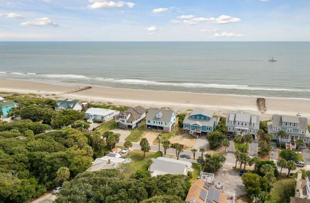 911 E Arctic Avenue, Folly Beach, SC 29439
